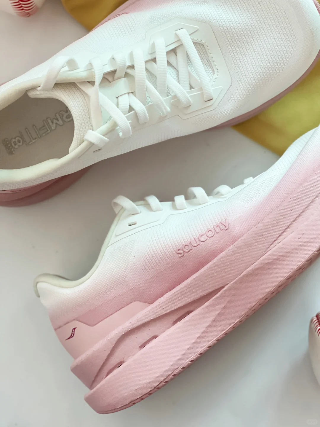 宽脚女孩的3W步暴走神器，跑步穿搭一鞋搞定