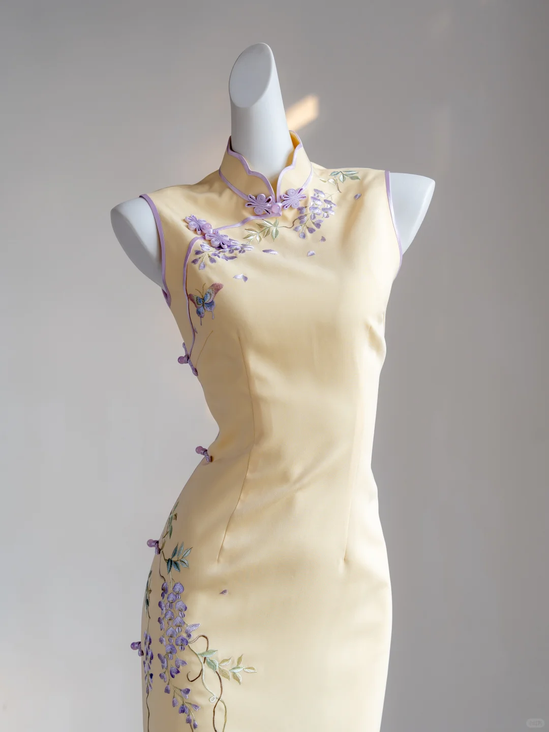 紫藤花版“紫定辉黄”旗袍真的太哇塞了！