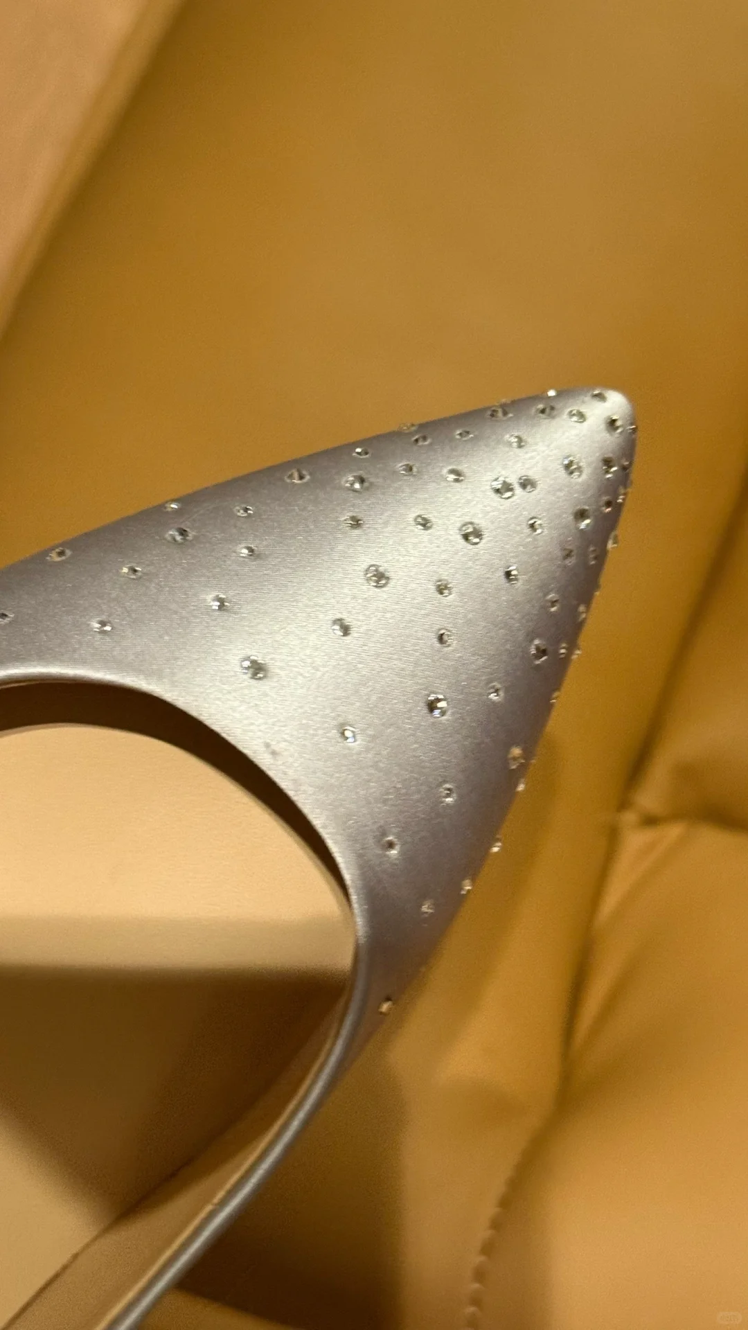 谁能拒绝bling的水晶高跟鞋和绫丝的丝袜