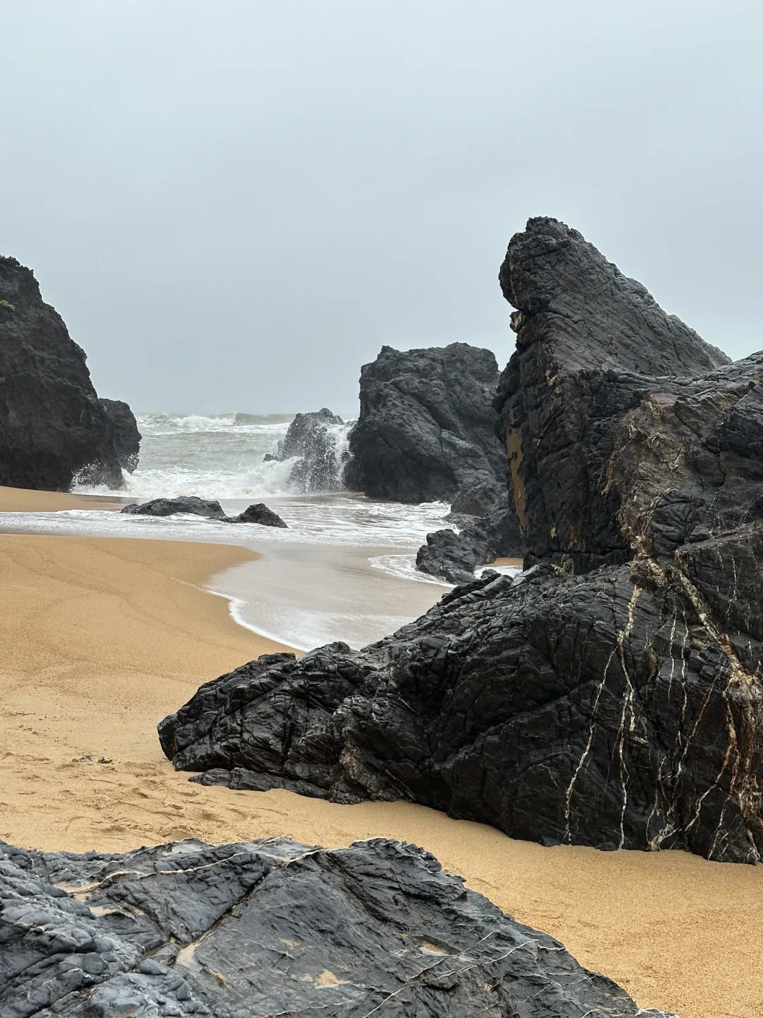 黑金泳装主题就要找黑礁石金沙滩场景