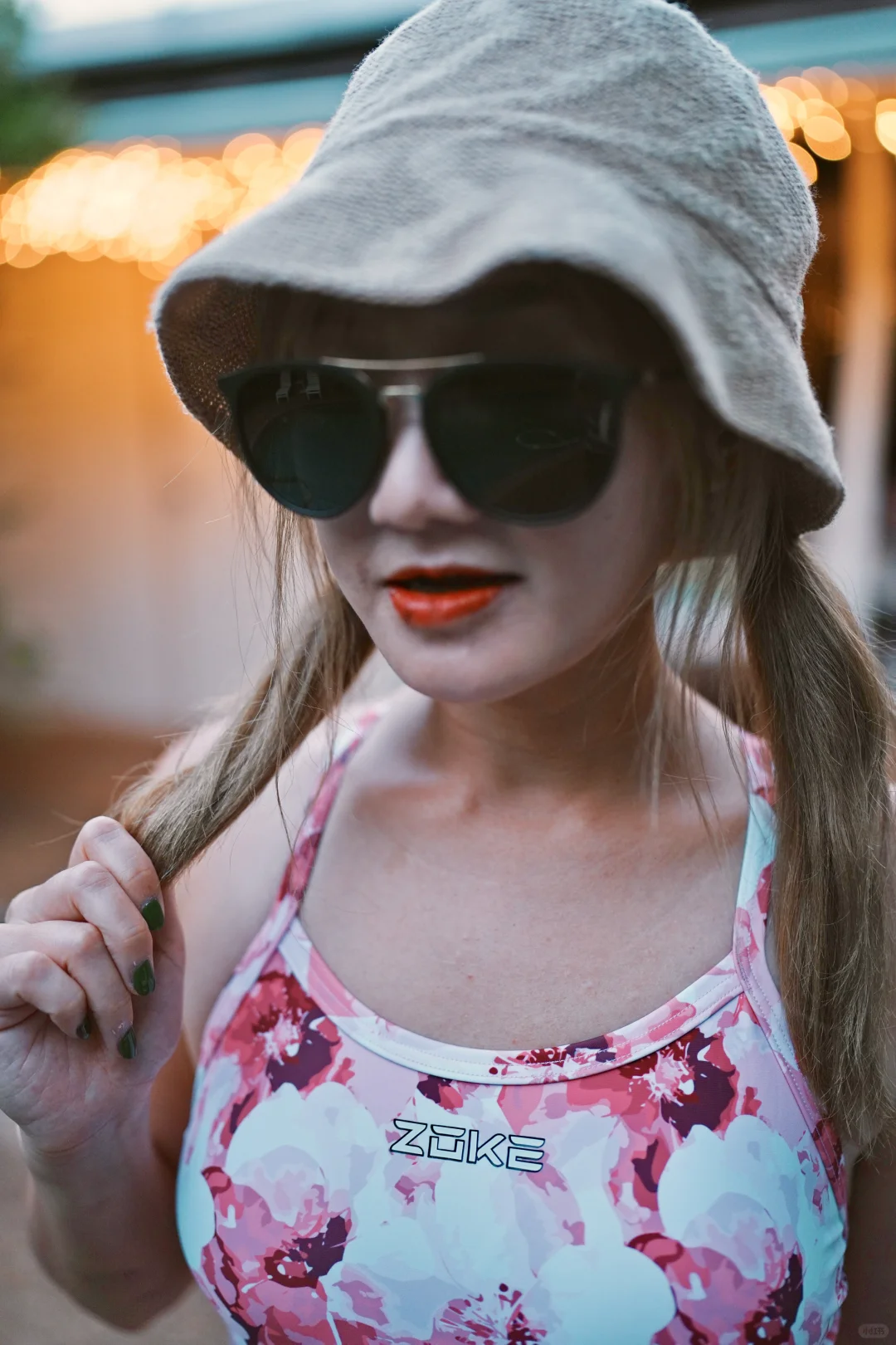 💕这件胭脂粉花竞速泳衣，真是戳中少女心！