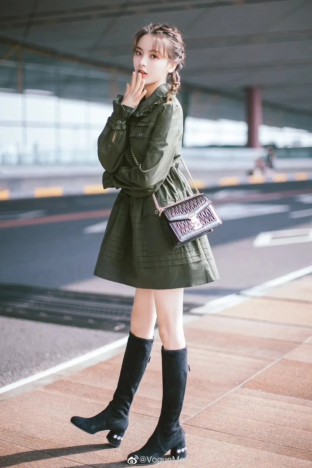 杨超越性感长腿写真