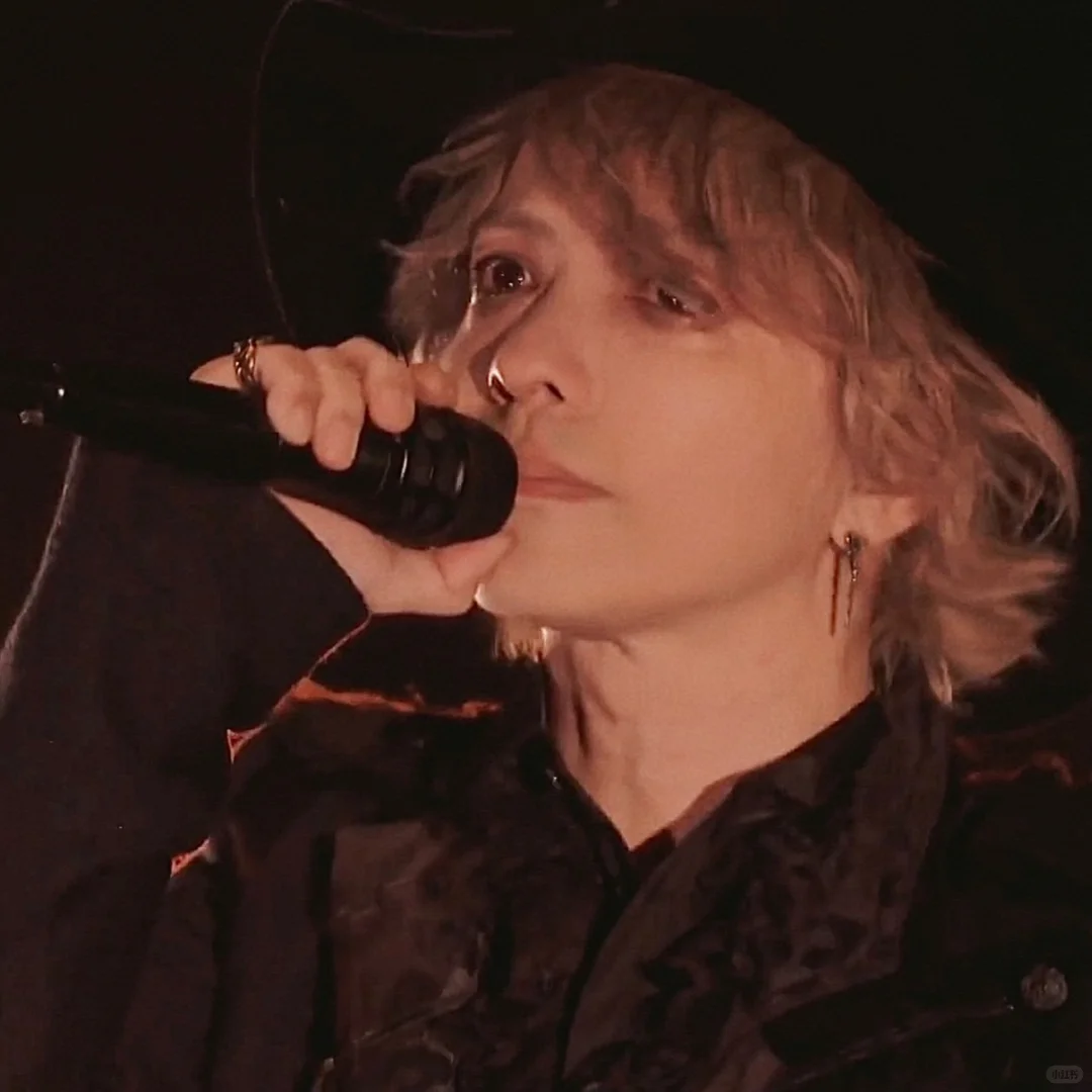 泪失禁又哭晕了总之就是一次次这样被他打动