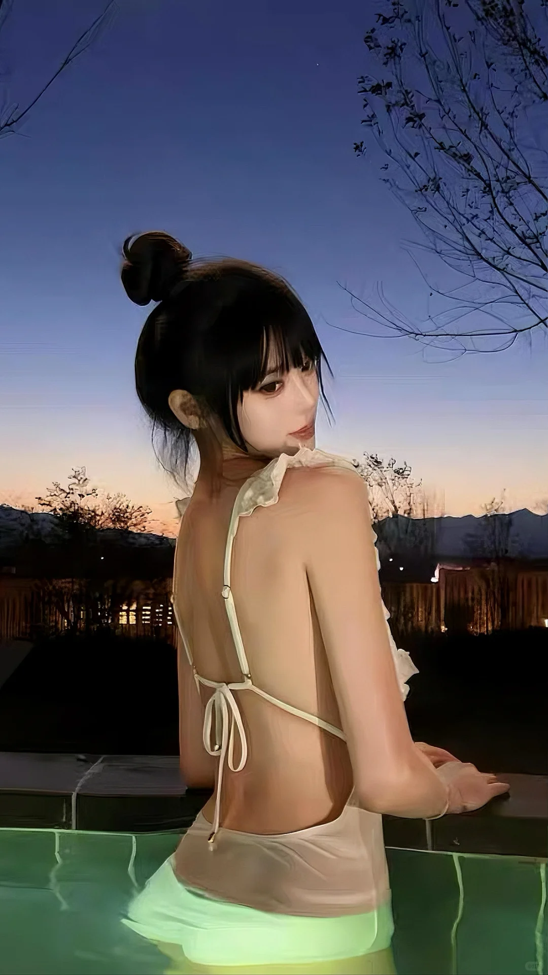 打卡温泉池里的刘亦菲泳衣🕊️