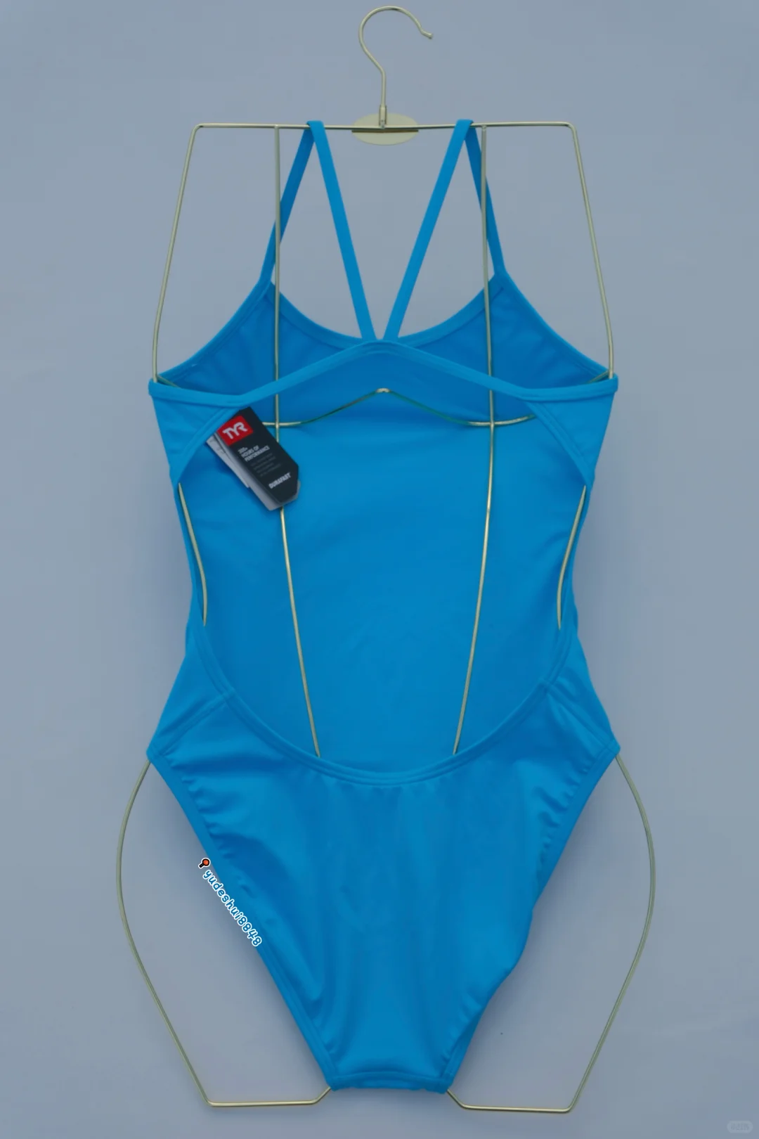 一整个爱的蓝蓝的泳衣～