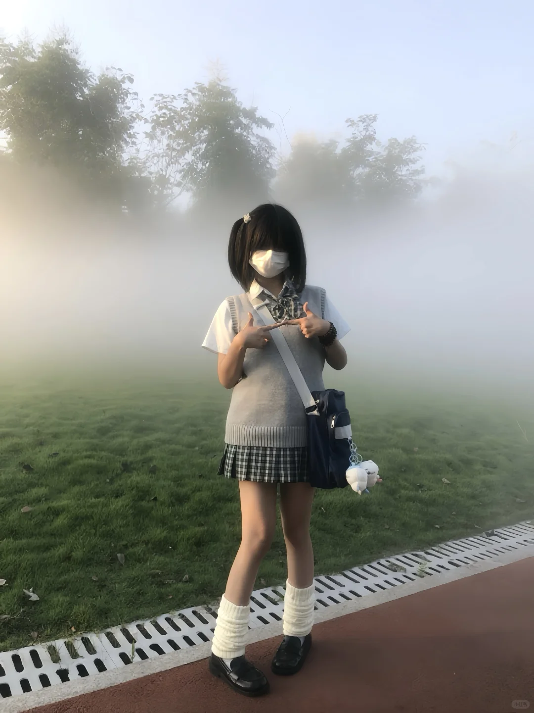 雾气氤氲 我溺在其中 看不清