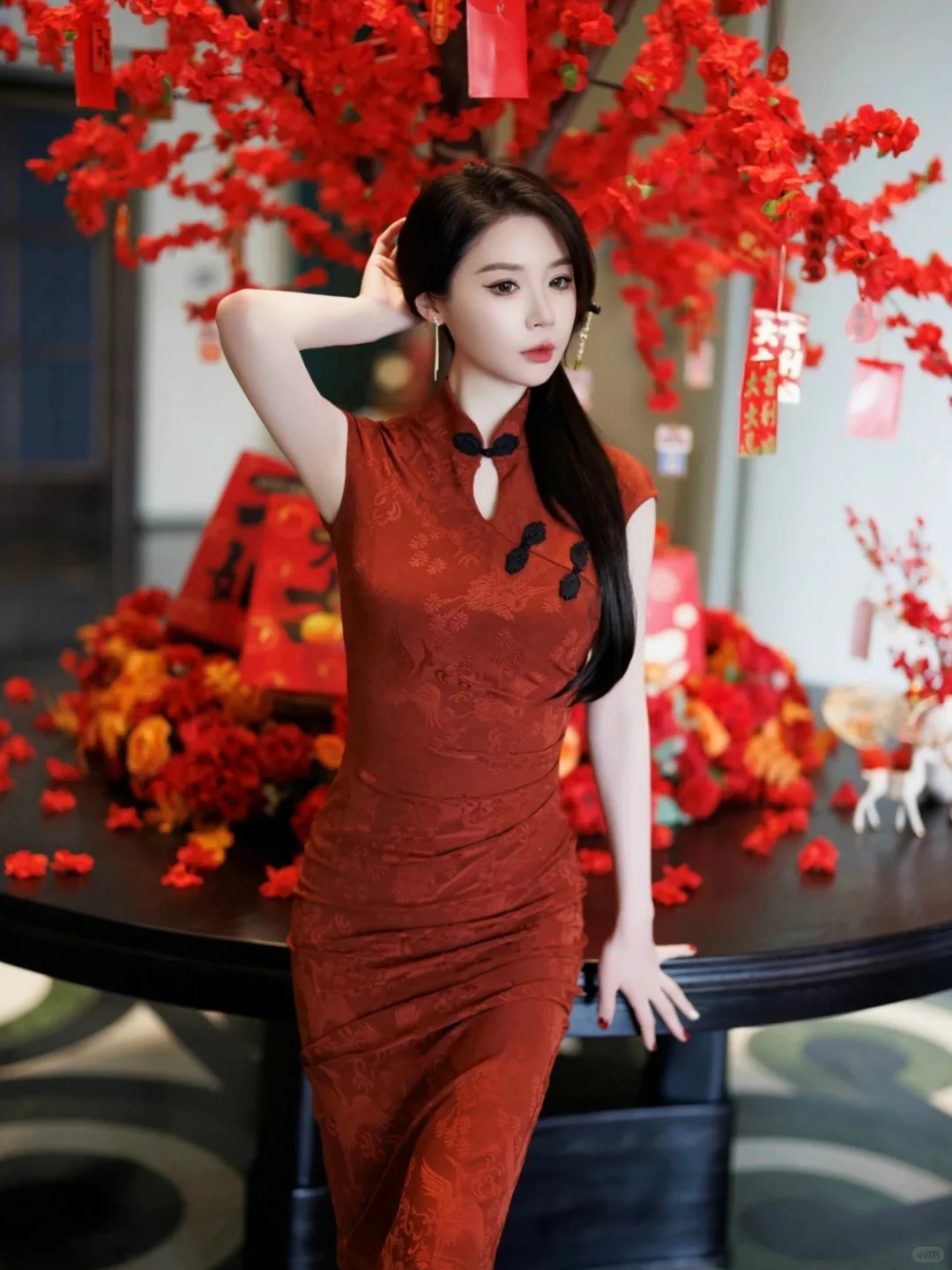 尽显身材的红色旗袍