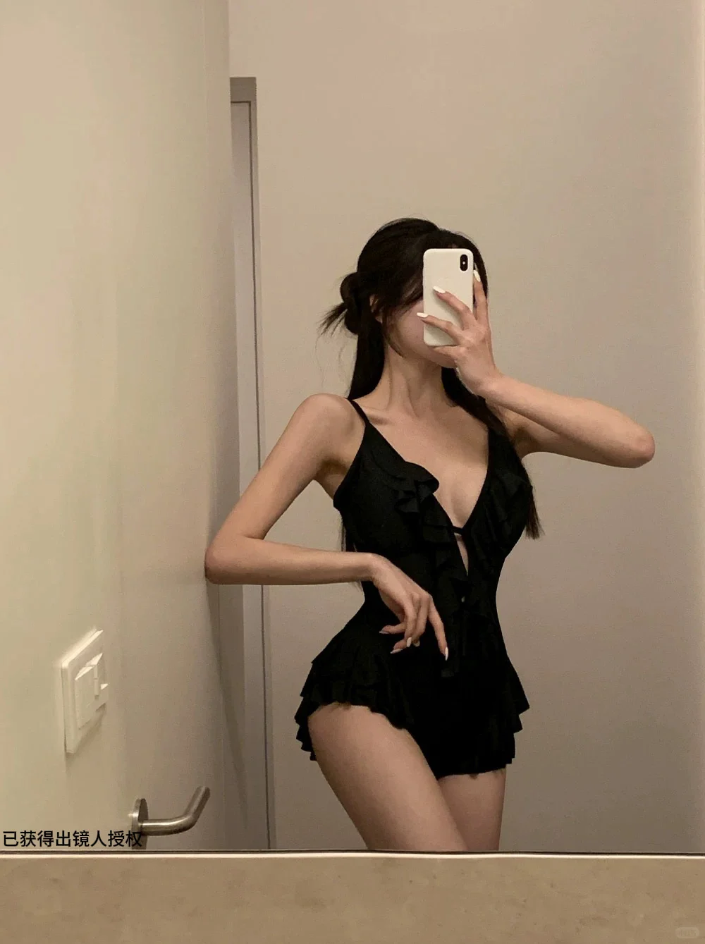 温泉泳衣𝙇𝙊𝙊𝙆 这件黑天鹅是来报恩的吧