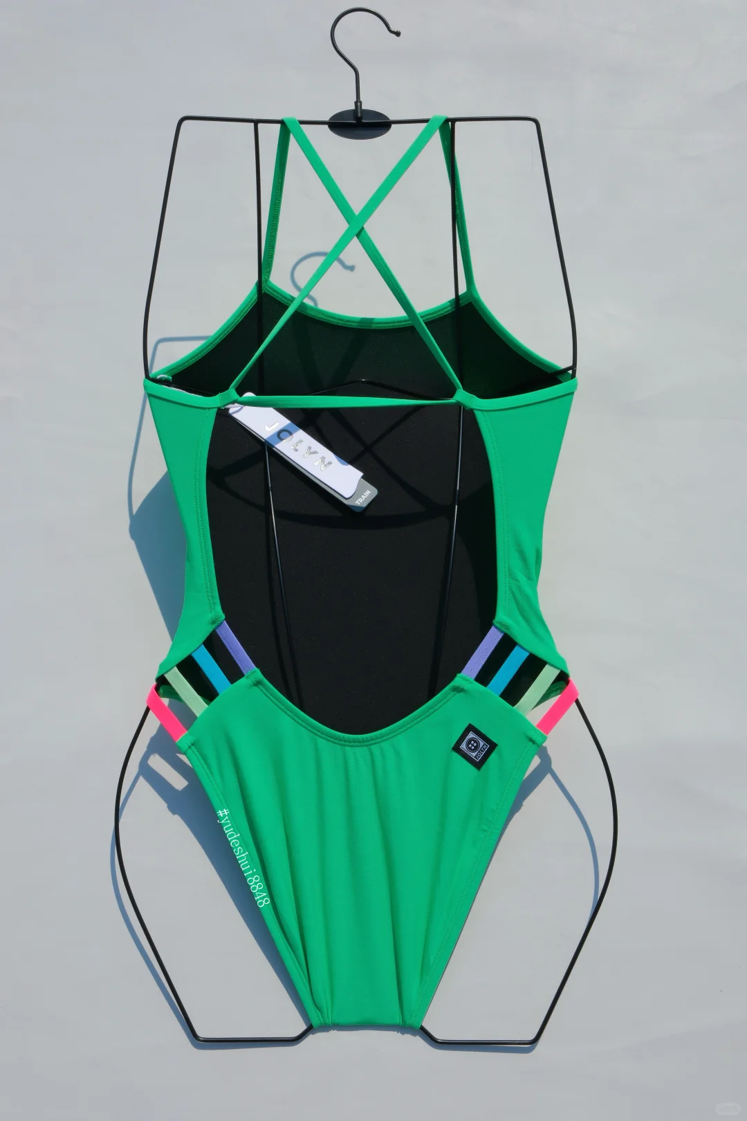 看到这条泳衣你会选哪个颜色