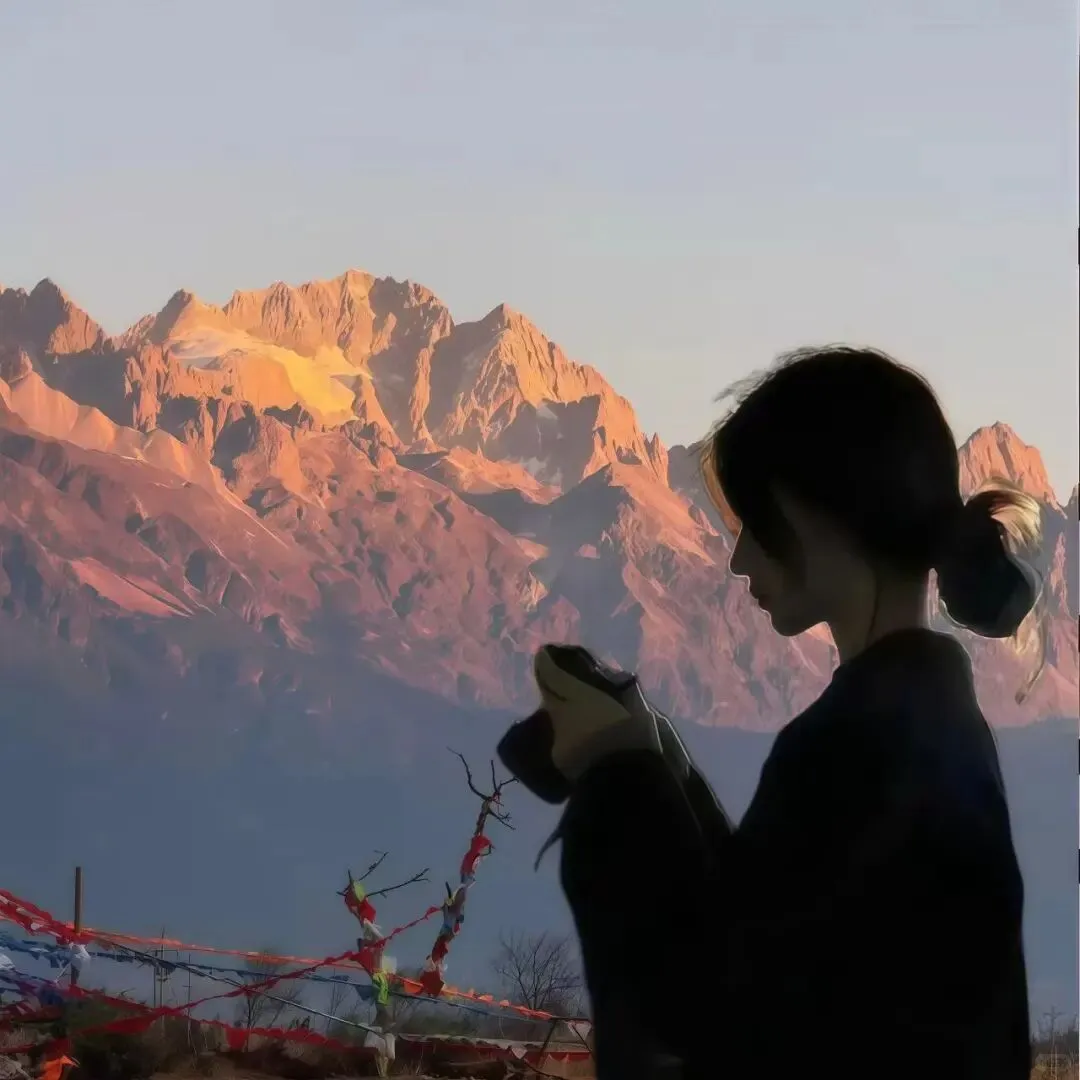 很有感觉的氛围感背影女头