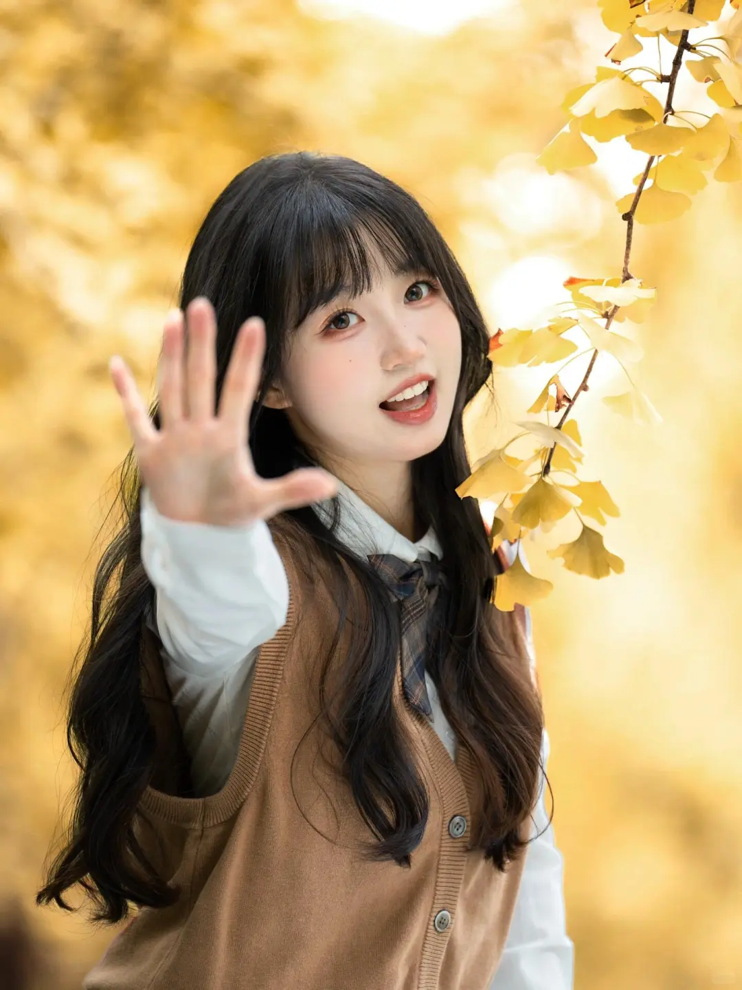 秋天银杏叶甜妹风拍照姿势，姐妹们收藏啦！