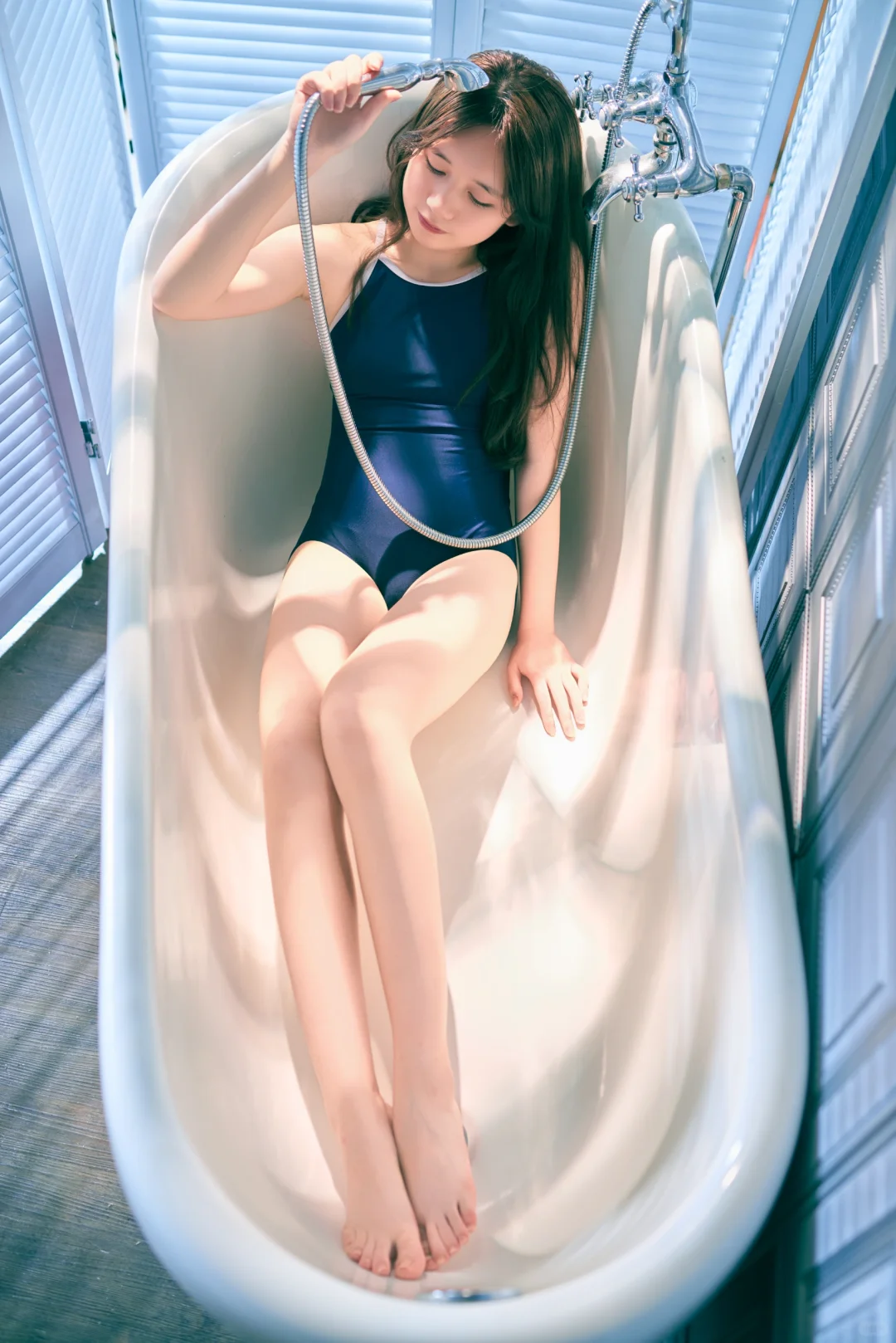 夏日限定/浴缸泳装少女