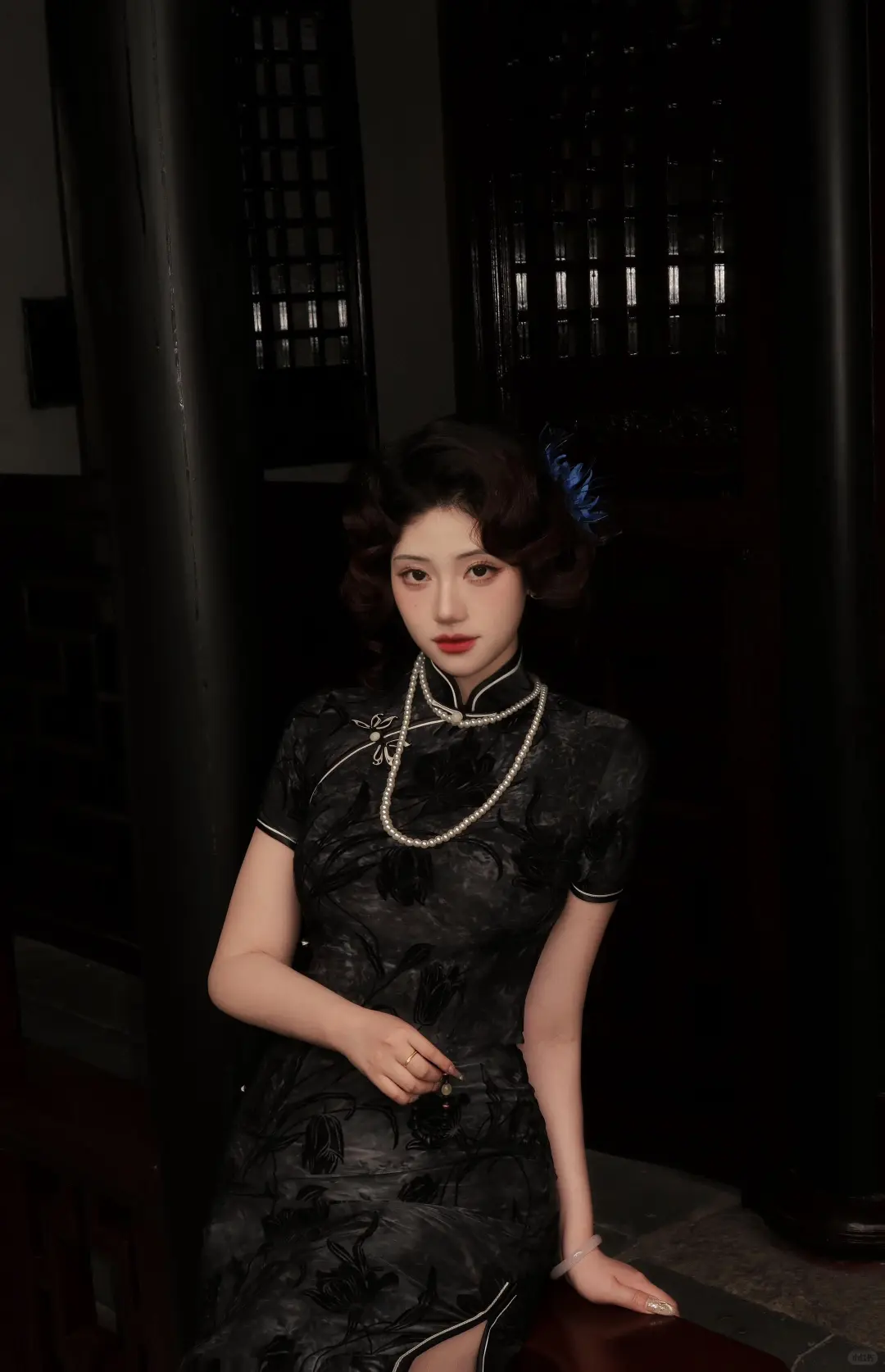 来苏州必须做的手推波，黑色旗袍别太有韵味