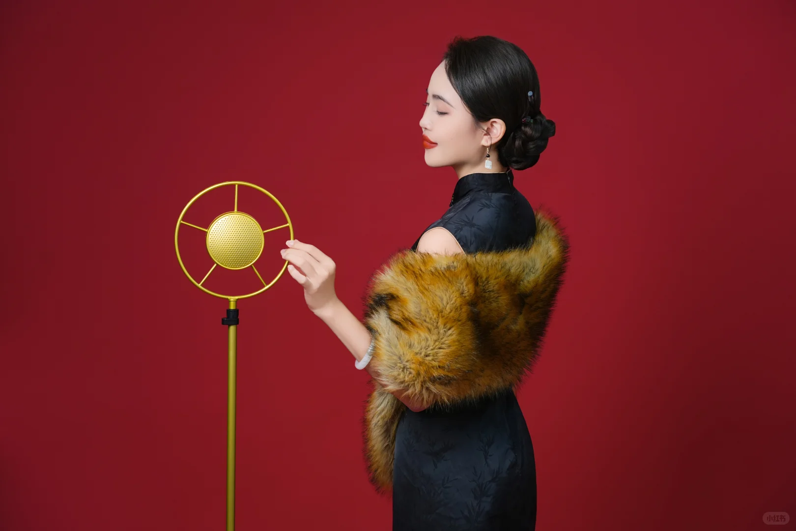 健身女被修没的手臂