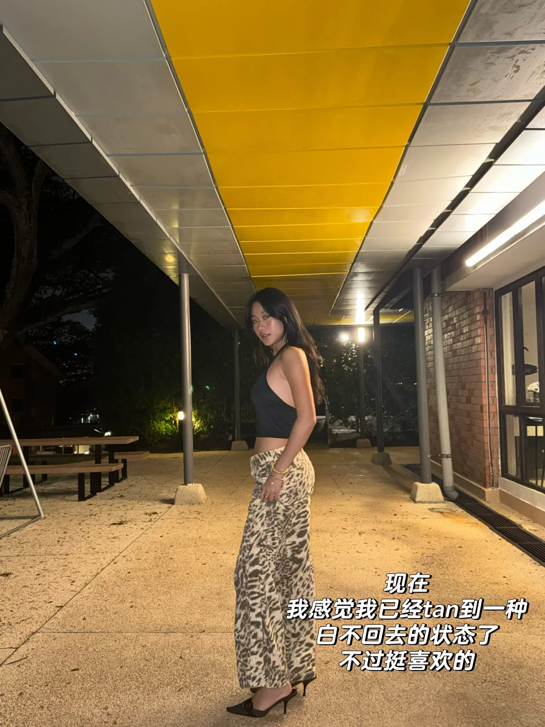 不知道啊她留了个学就变成这样了