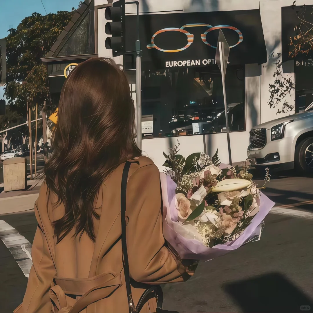 很有感觉的氛围感背影女头