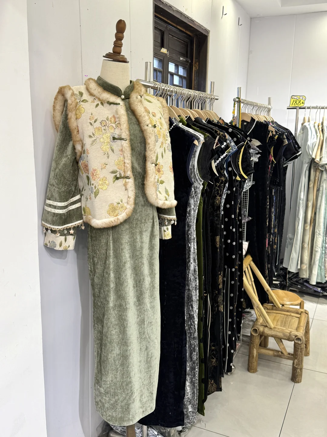 平江路记住这个位置。。。(秋冬旗袍已上