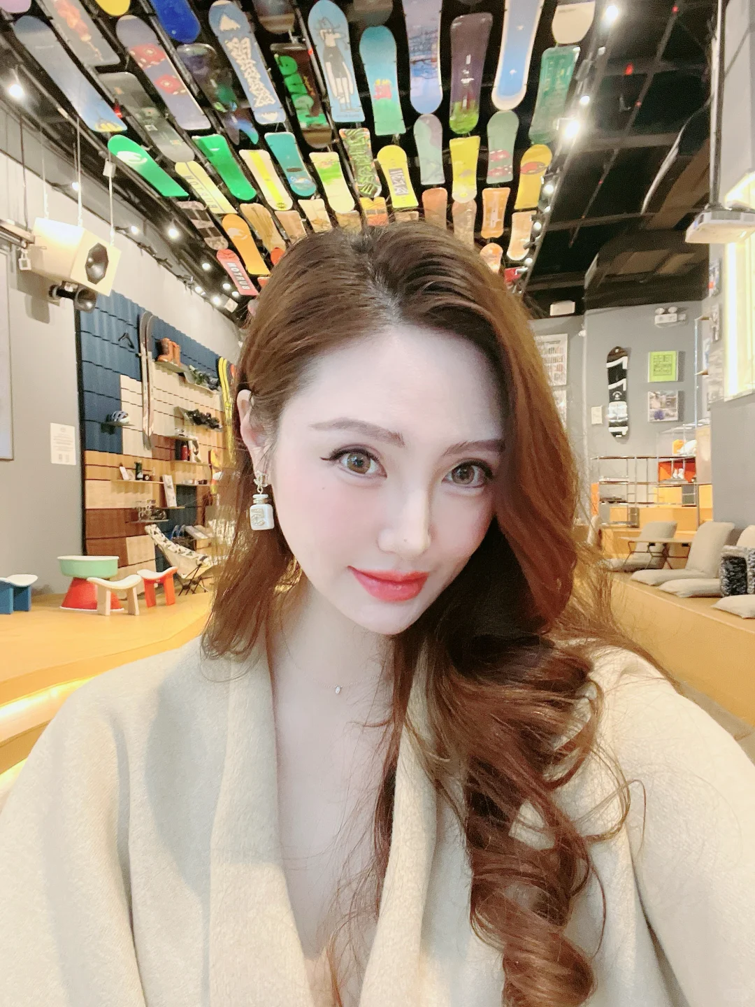 在黑丝和肉丝中选择了闪肉丝