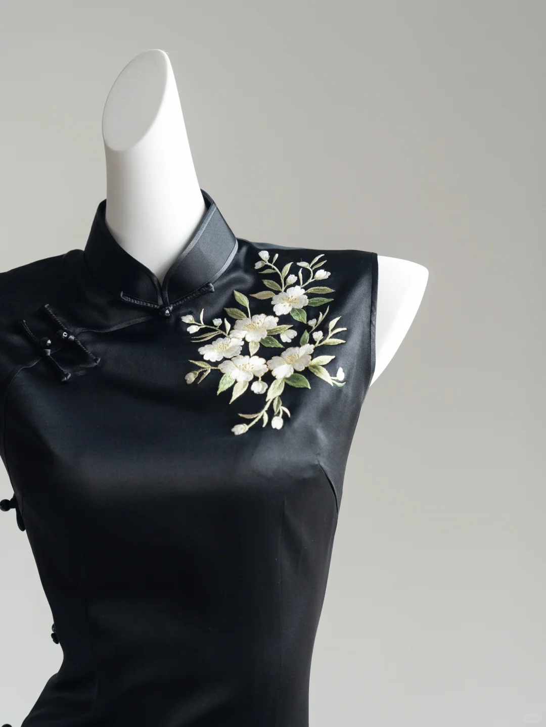 暗夜茉莉 有一种黑道大小姐的沉稳自信！