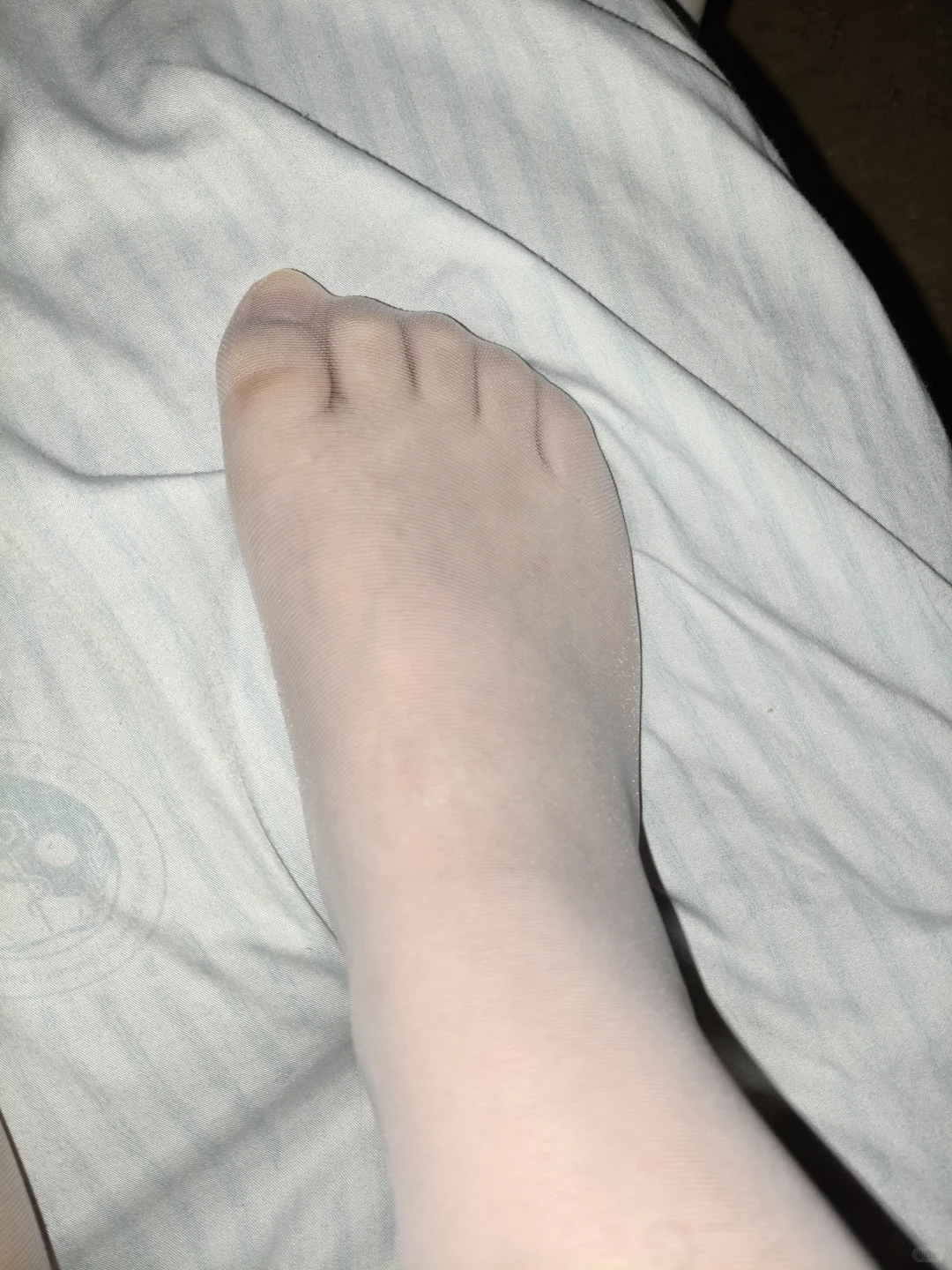 ✨白色丝袜的舒适秘密，穿上就不想脱！🧦