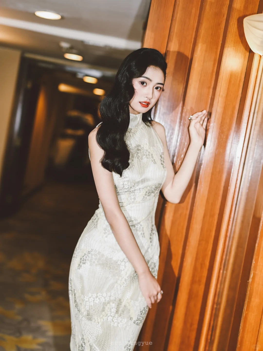 新中式旗袍披发造型好美