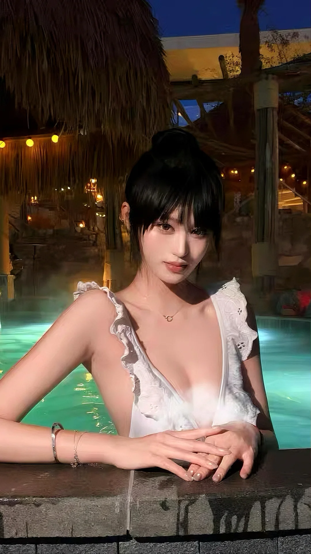 打卡温泉池里的刘亦菲泳衣🕊️