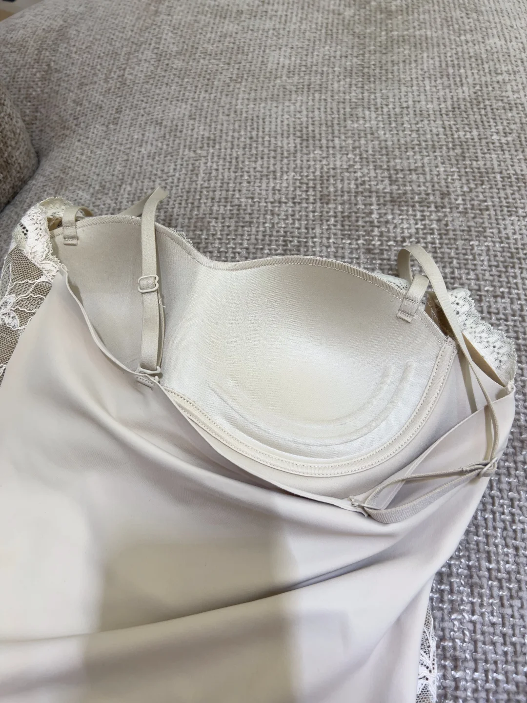 这件小胸蕾丝吊带，懂事的让人想哭！！！