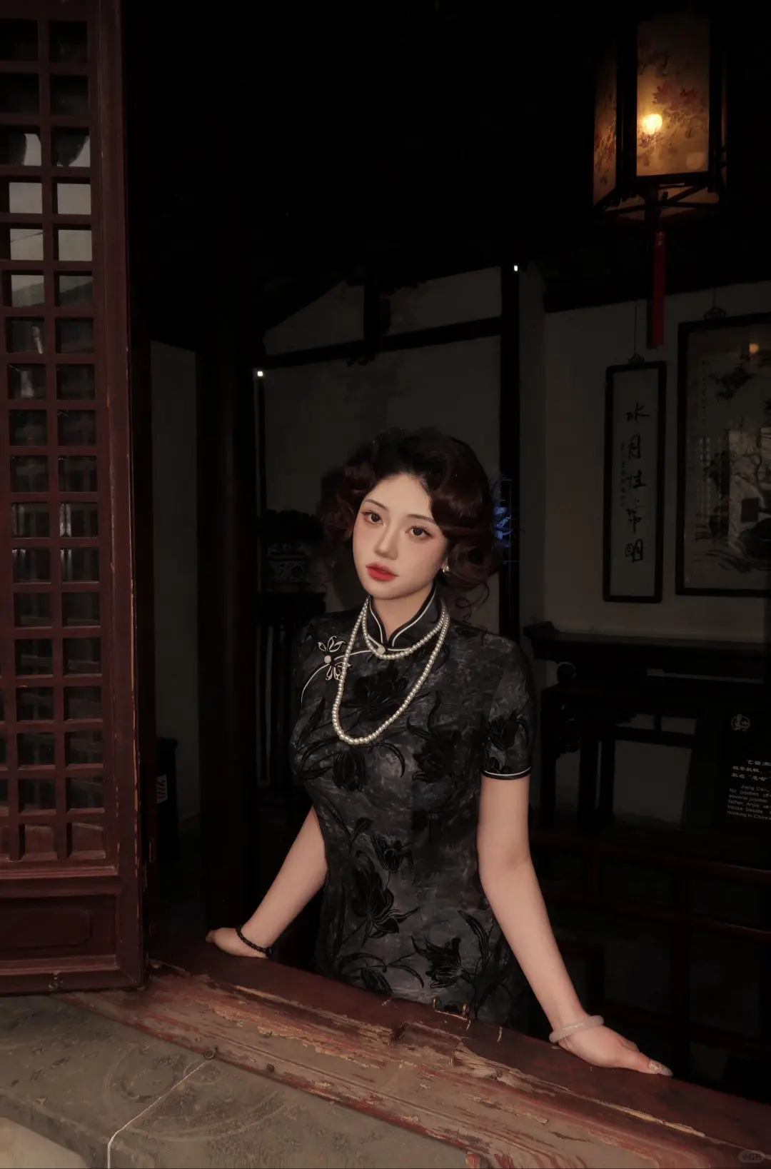 来苏州必须做的手推波，黑色旗袍别太有韵味