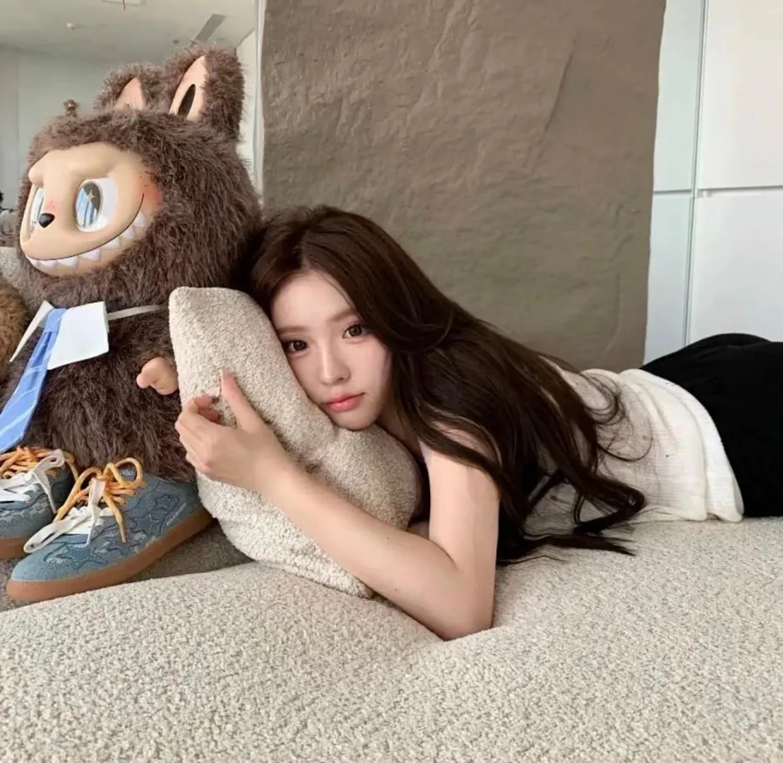 𝑾𝒆𝑪𝒉𝒂𝒕 | 千金女头