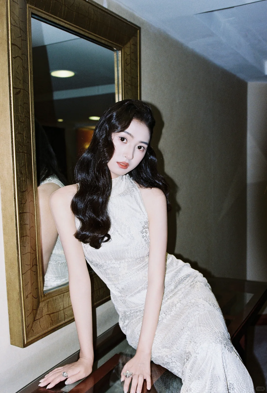 新中式旗袍披发造型好美