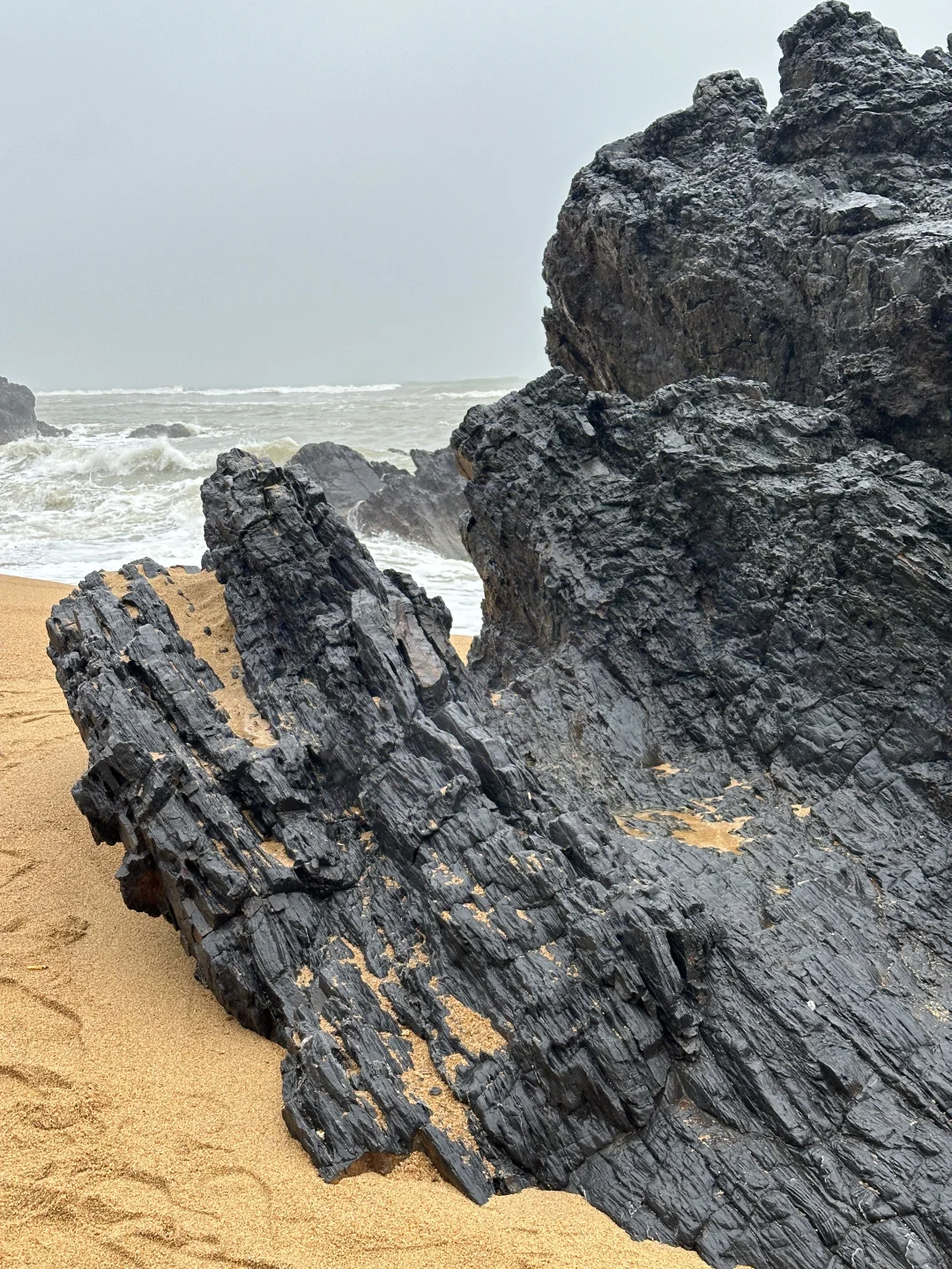 黑金泳装主题就要找黑礁石金沙滩场景