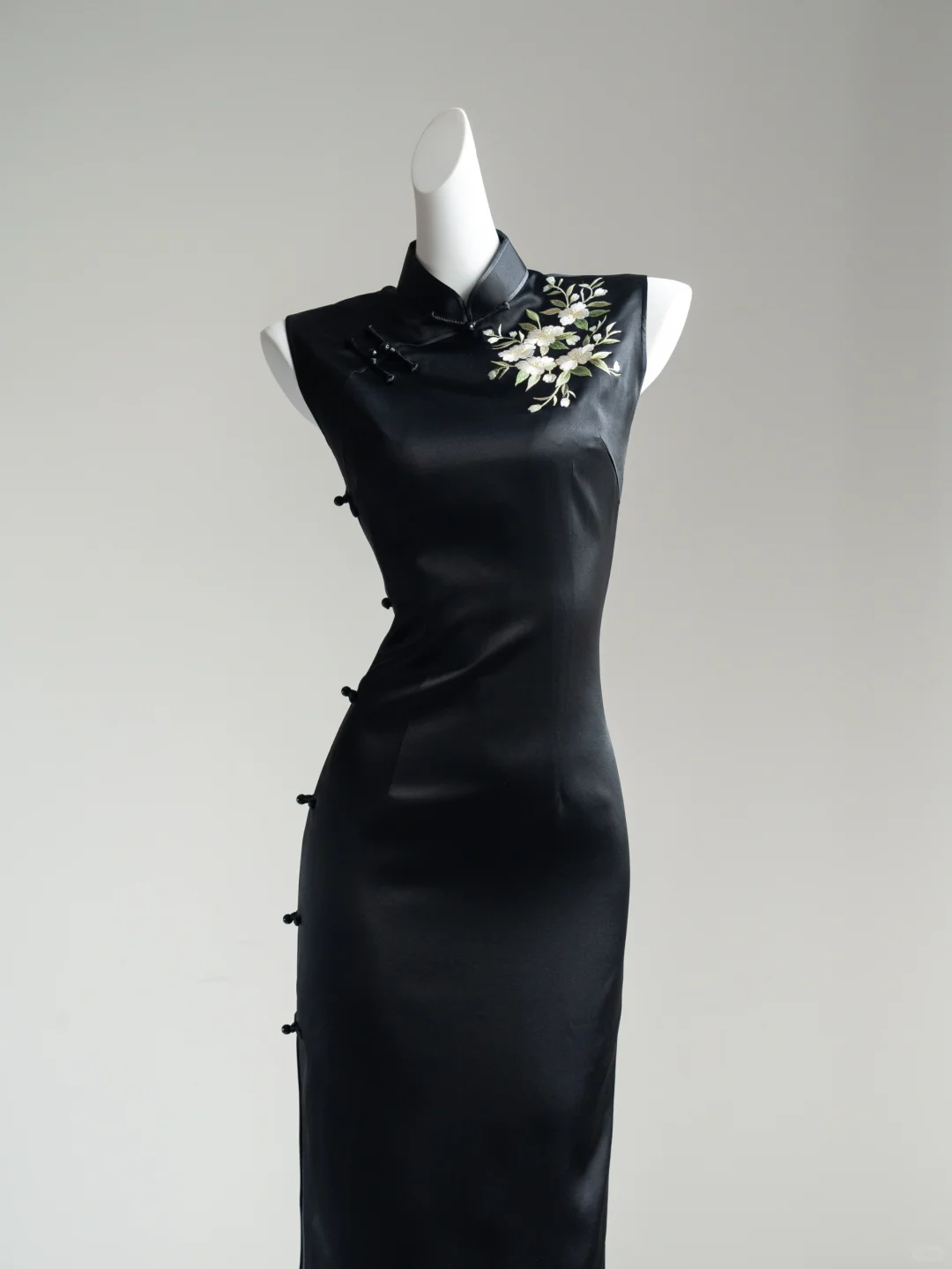 暗夜茉莉 有一种黑道大小姐的沉稳自信！