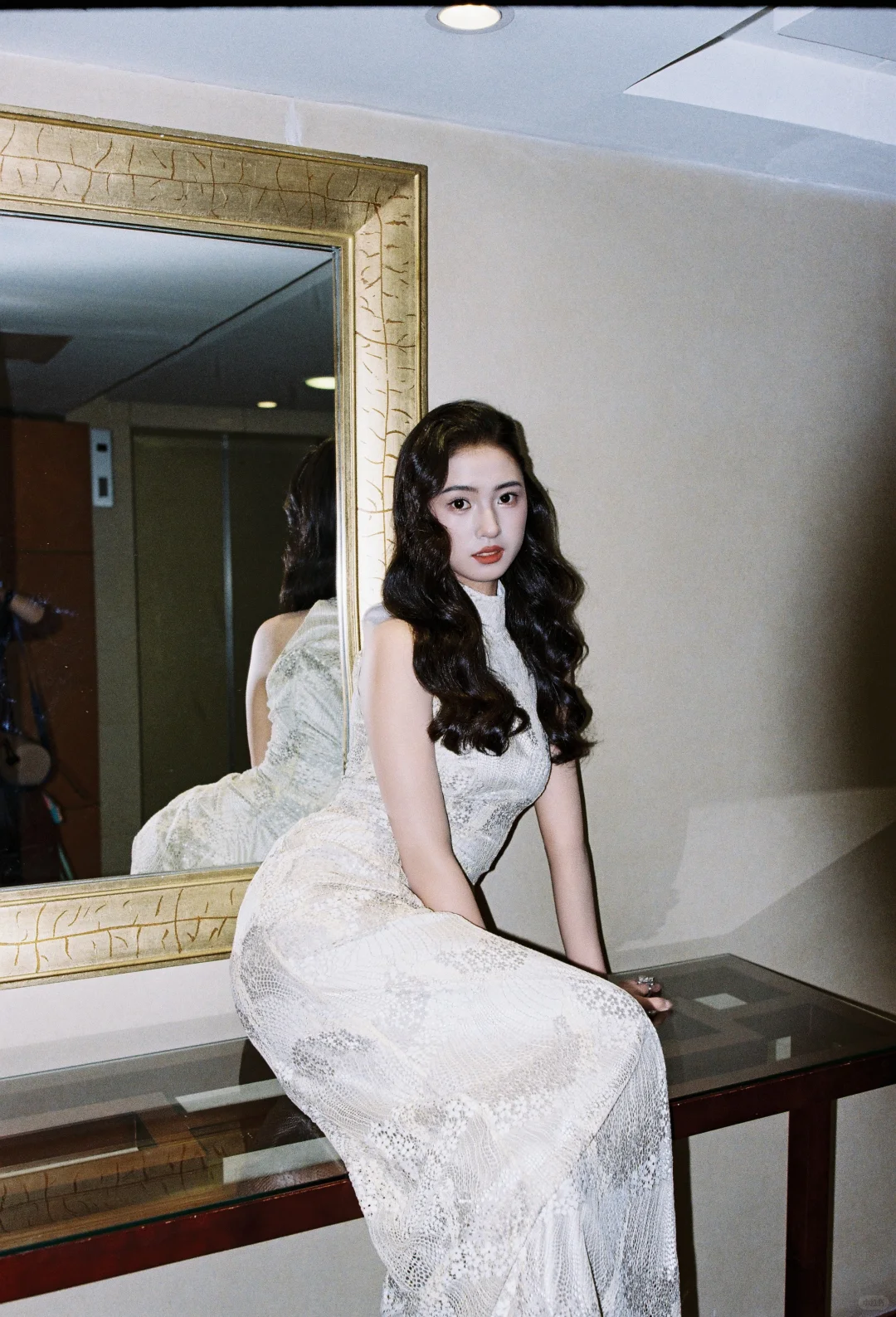 新中式旗袍披发造型好美