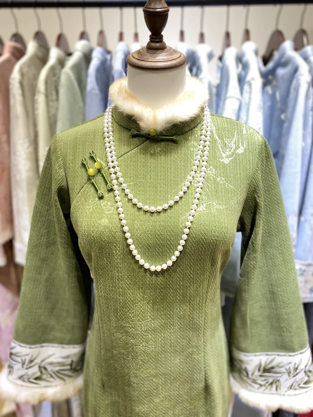 天津滨江道百元旗袍店）买啦两件开心!