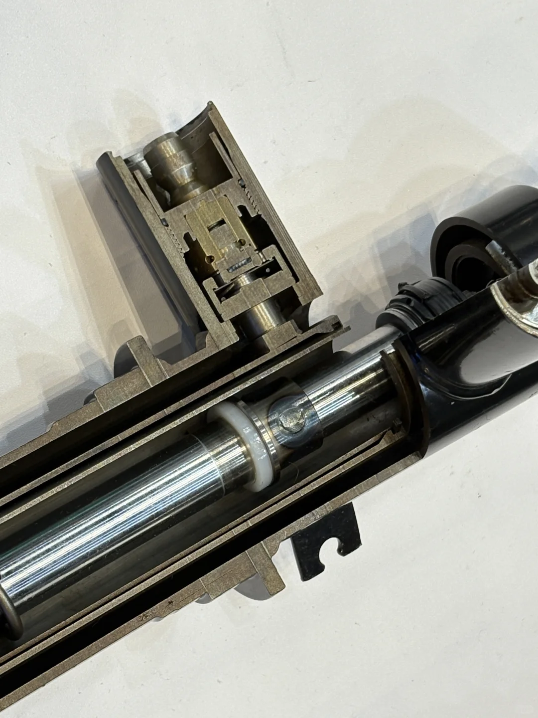 理想可变阻尼减振器细节