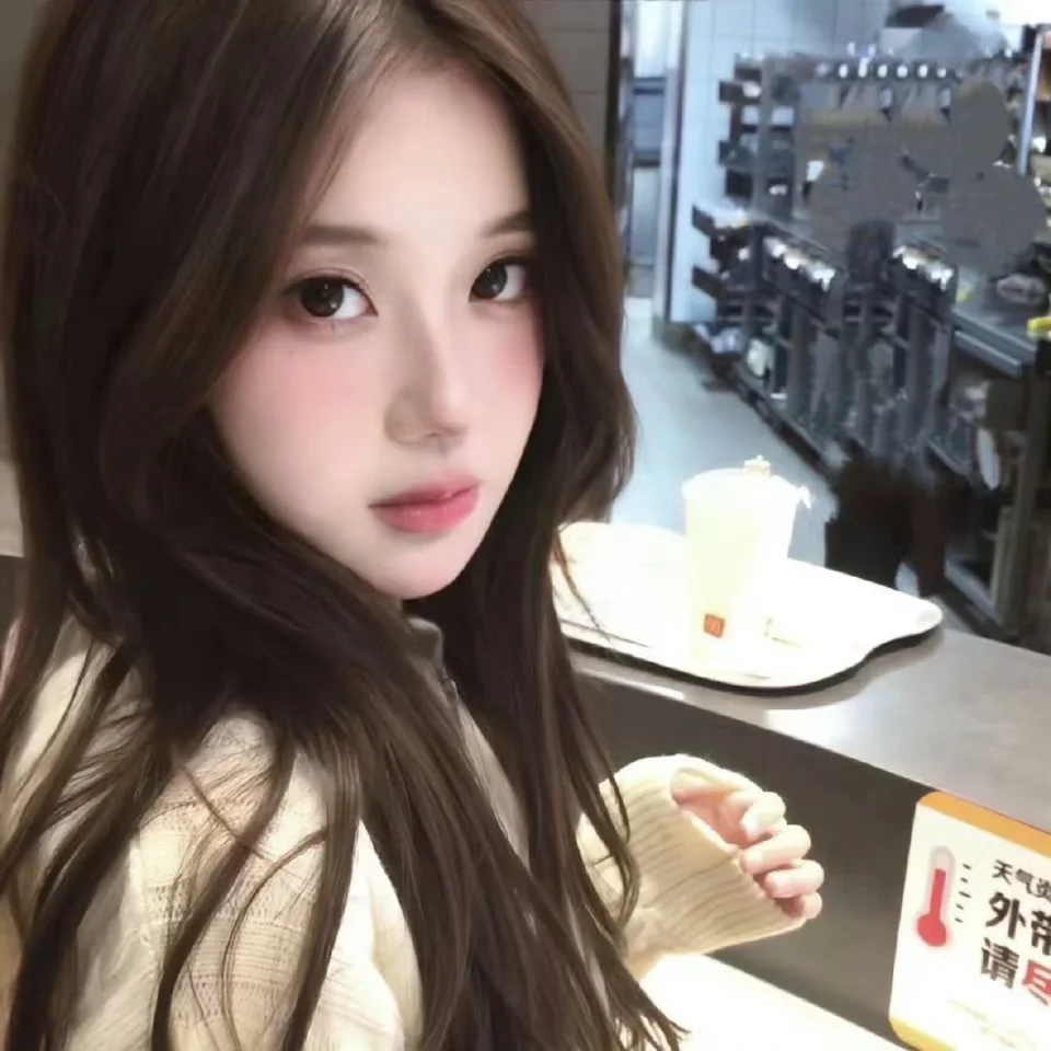 𝑾𝒆𝑪𝒉𝒂𝒕｜清冷感女头