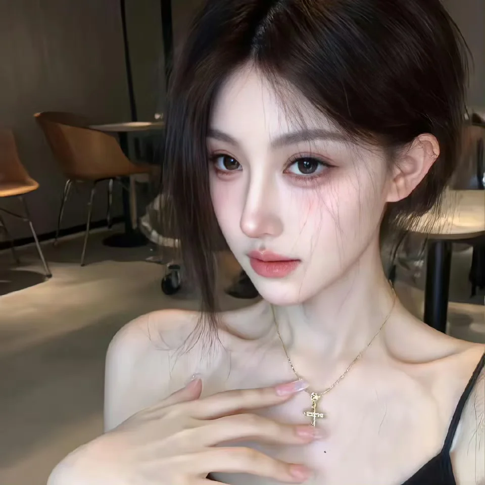 𝑾𝒆𝑪𝒉𝒂𝒕｜清冷感女头