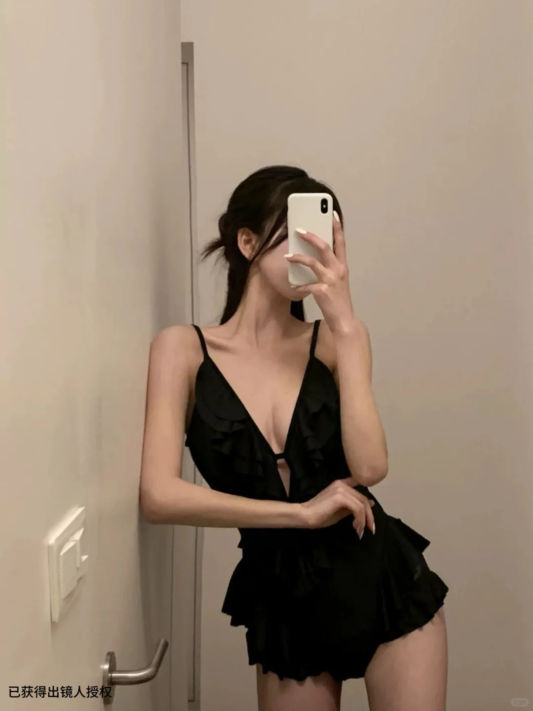 温泉泳衣𝙇𝙊𝙊𝙆 这件黑天鹅是来报恩的吧