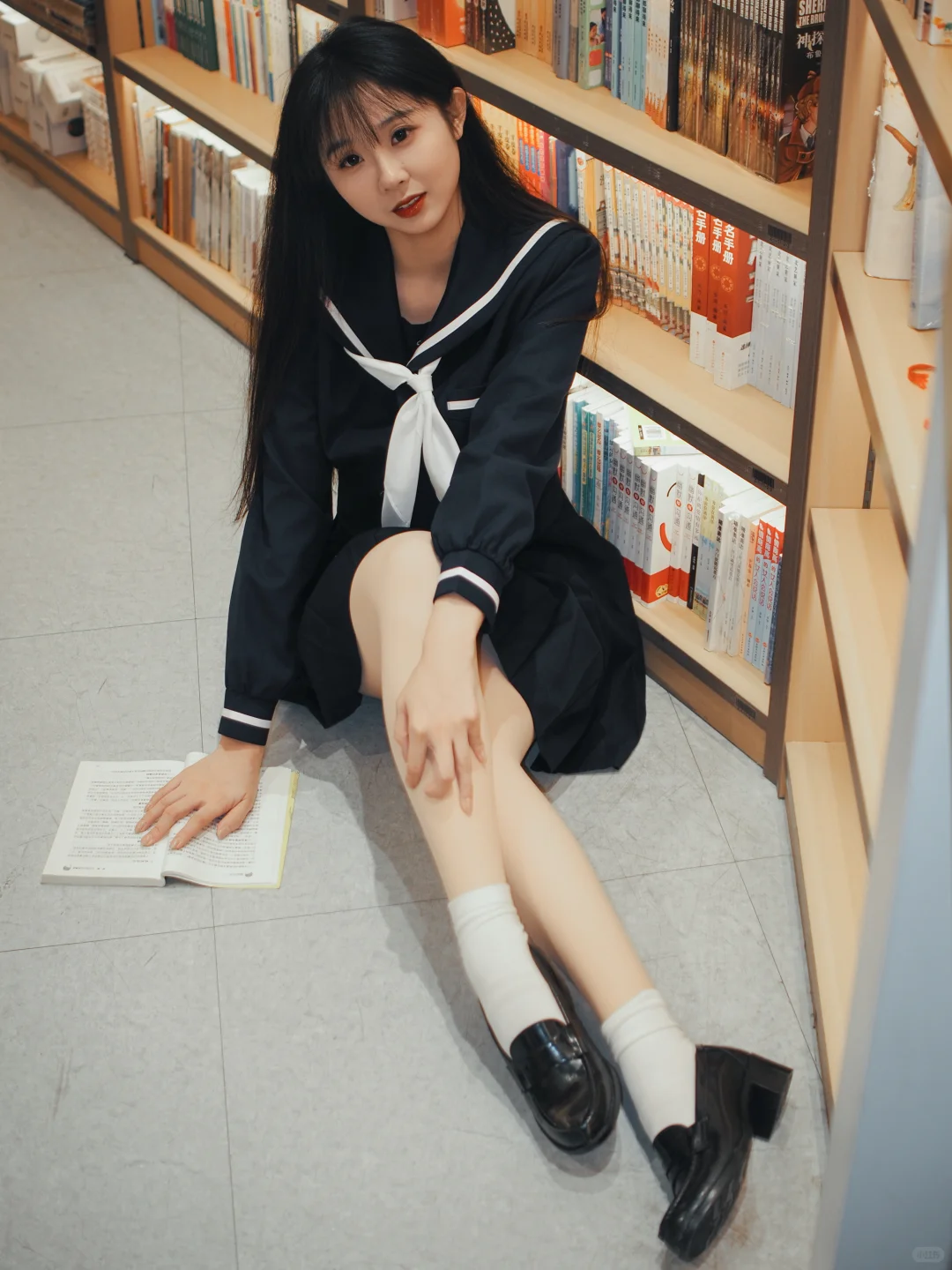 放学别走📚去看图书馆里的水手服学姐