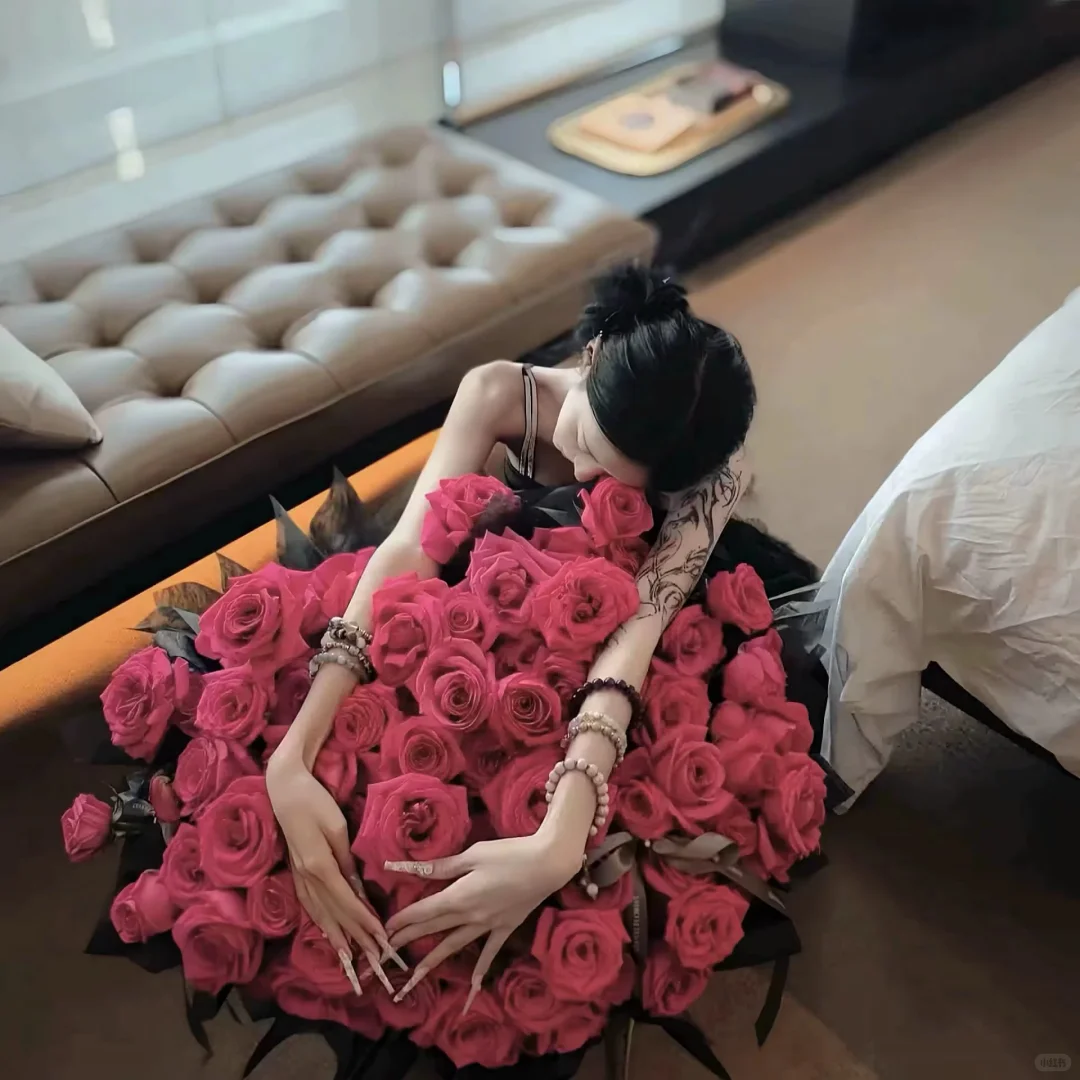 𝑾𝒆𝑪𝒉𝒂𝒕 | 千金女头