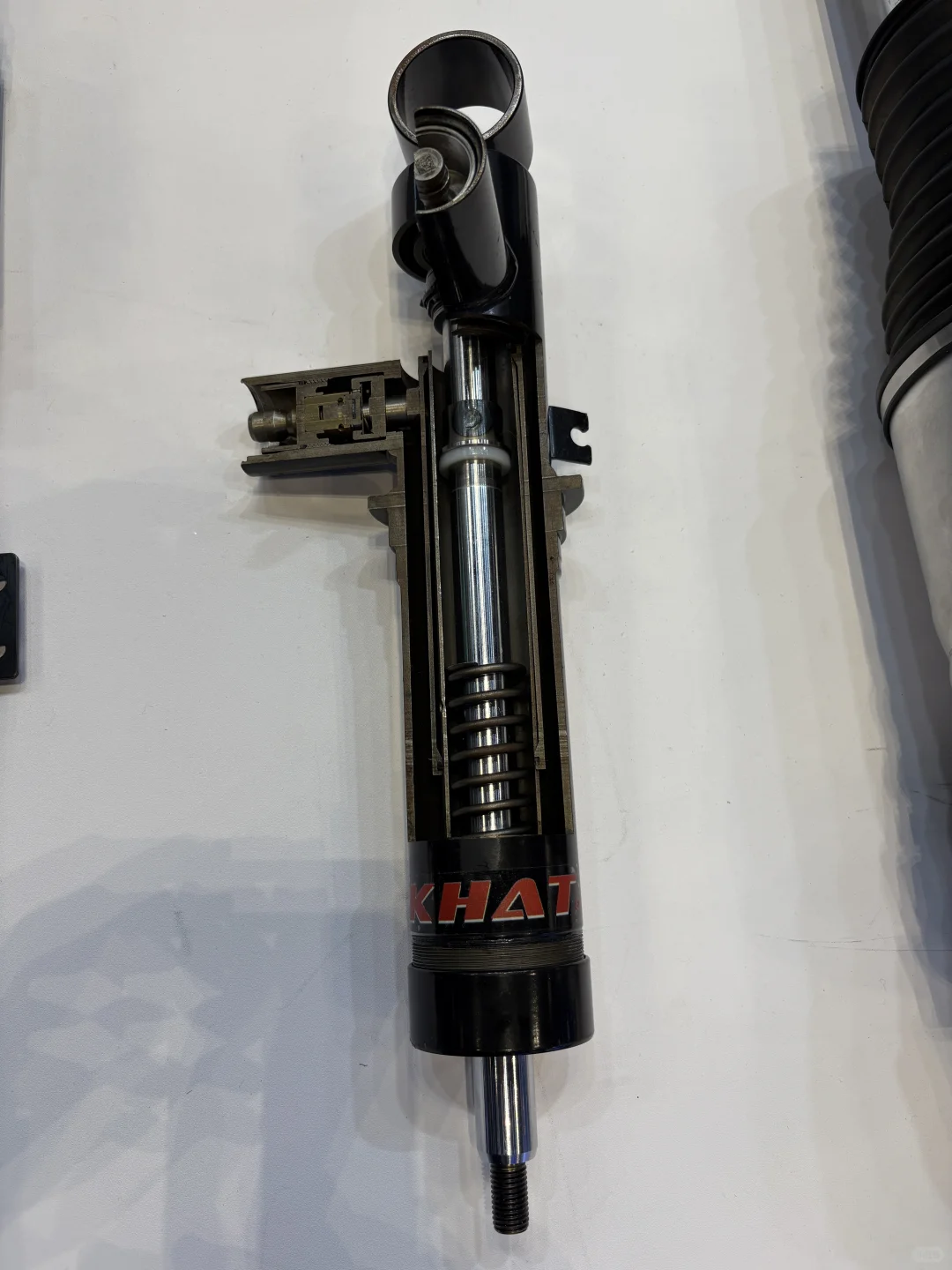 理想可变阻尼减振器细节