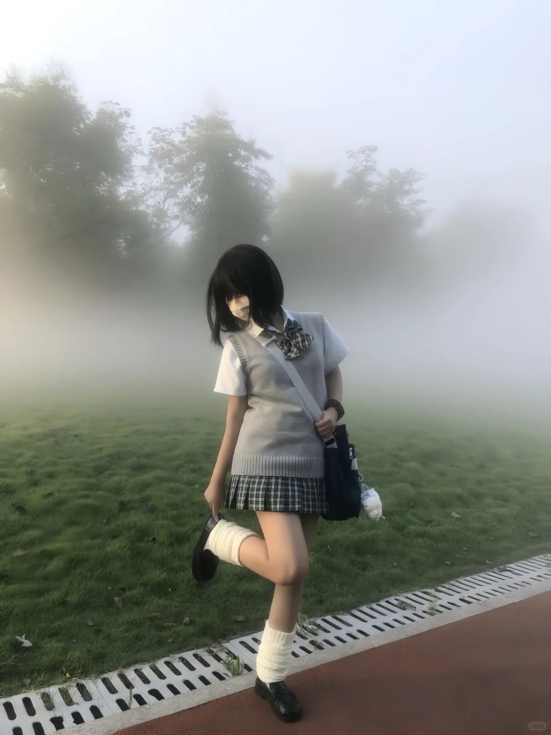 雾气氤氲 我溺在其中 看不清