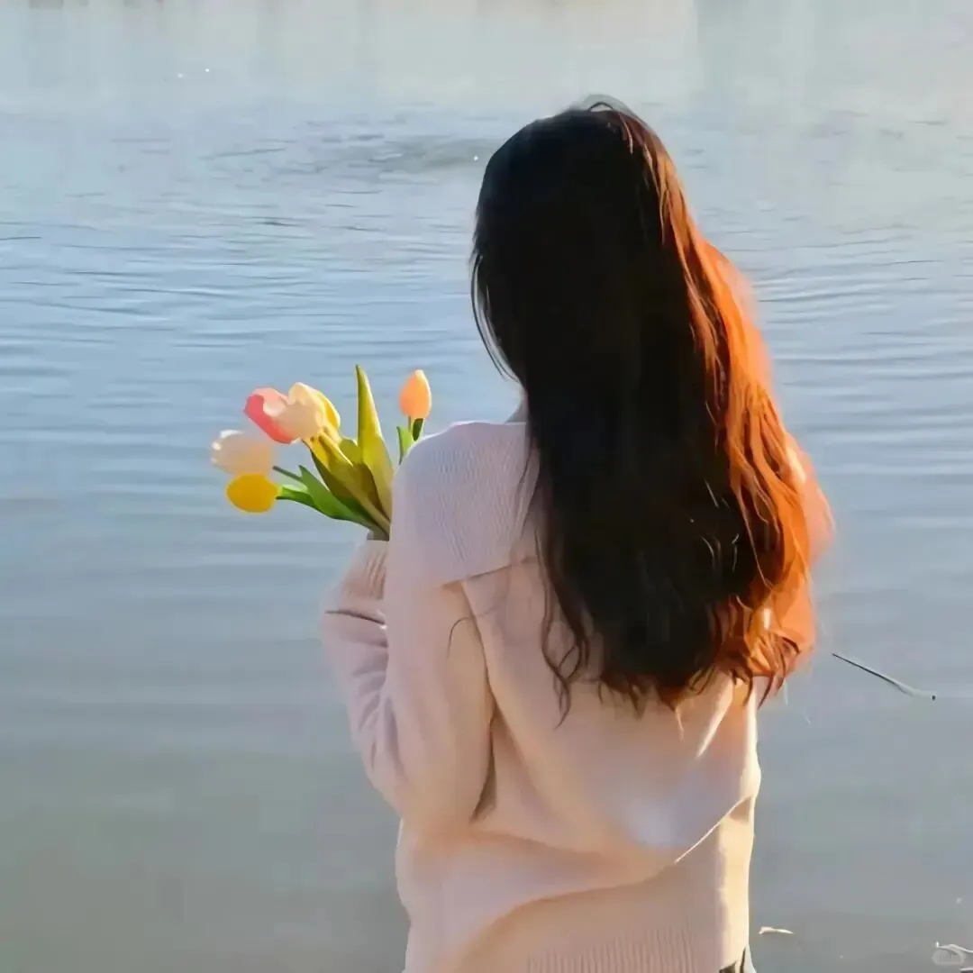 很有感觉的氛围感背影女头