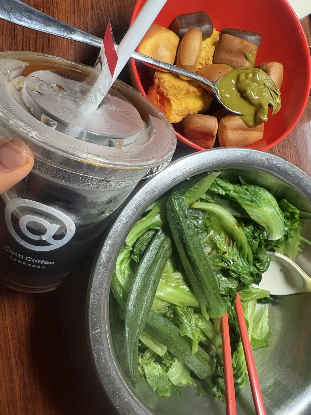 比基尼运动员非赛季：饮食多样性