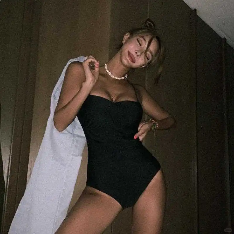 高级感连体泳衣，温泉游泳的时尚之选👙