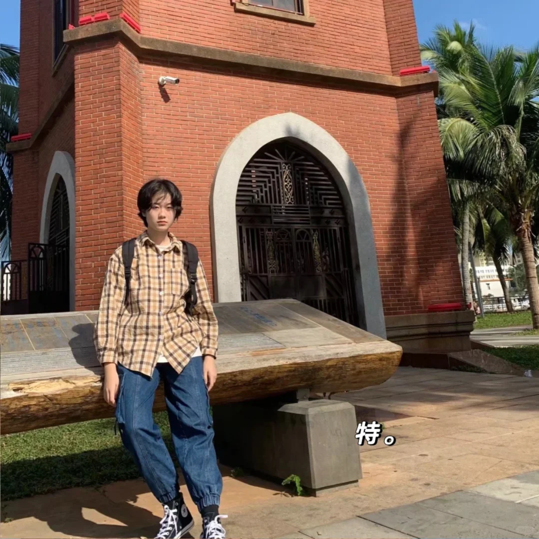 不知道啊她留了个学就变成这样了