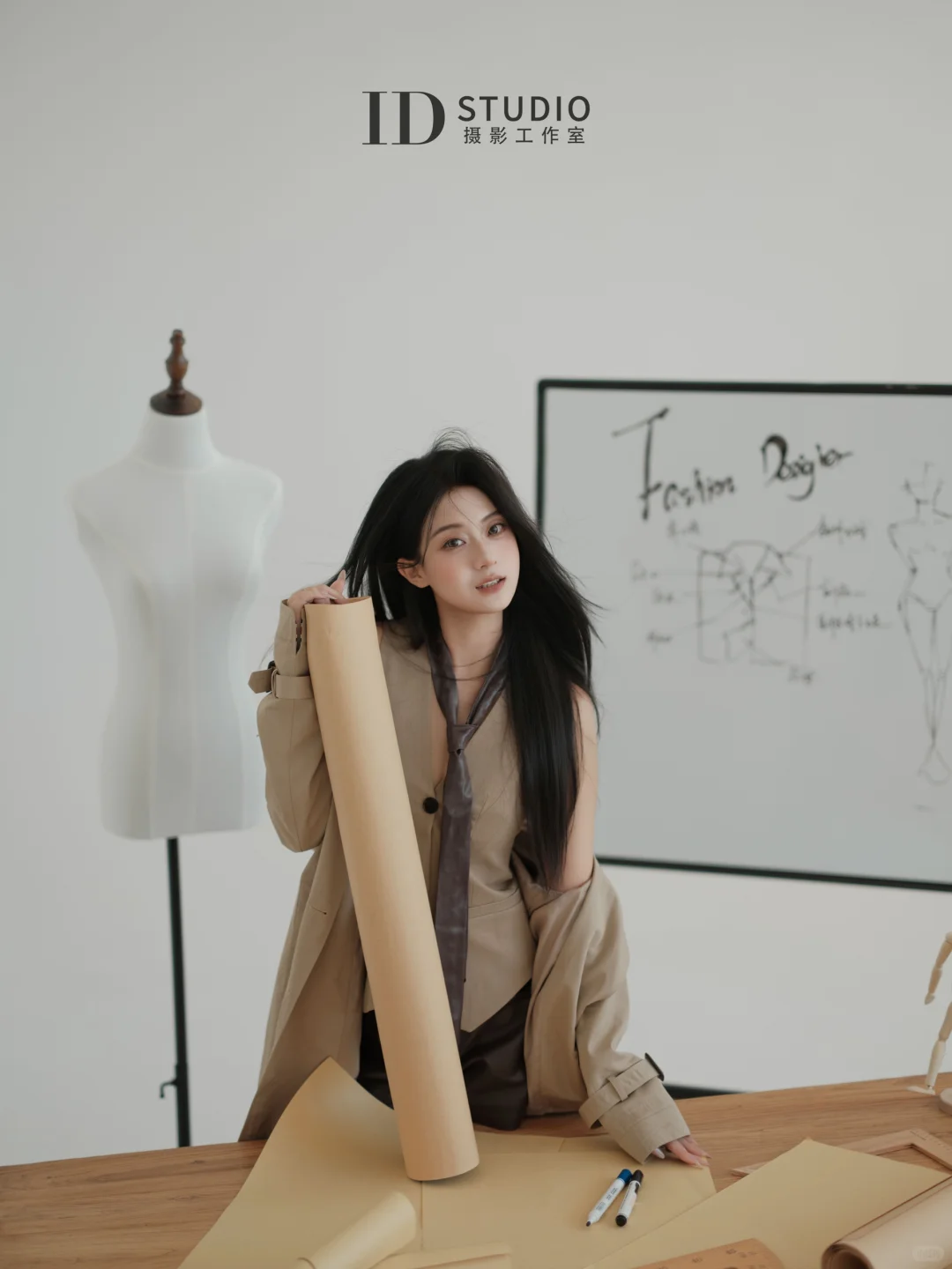 美女服装设计师👔