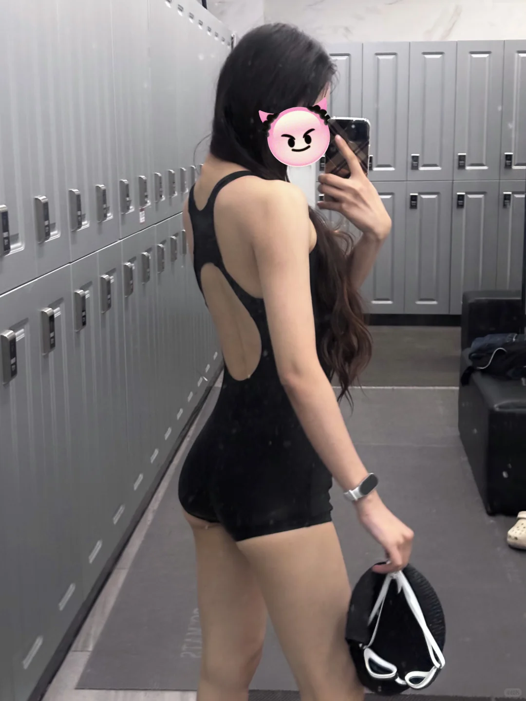 在泳池遇到帅哥后我的反应是