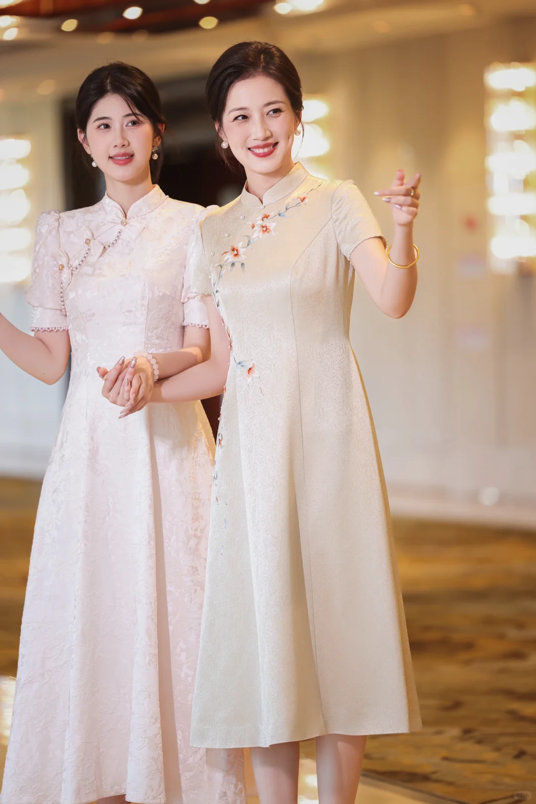 婚礼那天‼️妈妈的旗袍真的太美了～