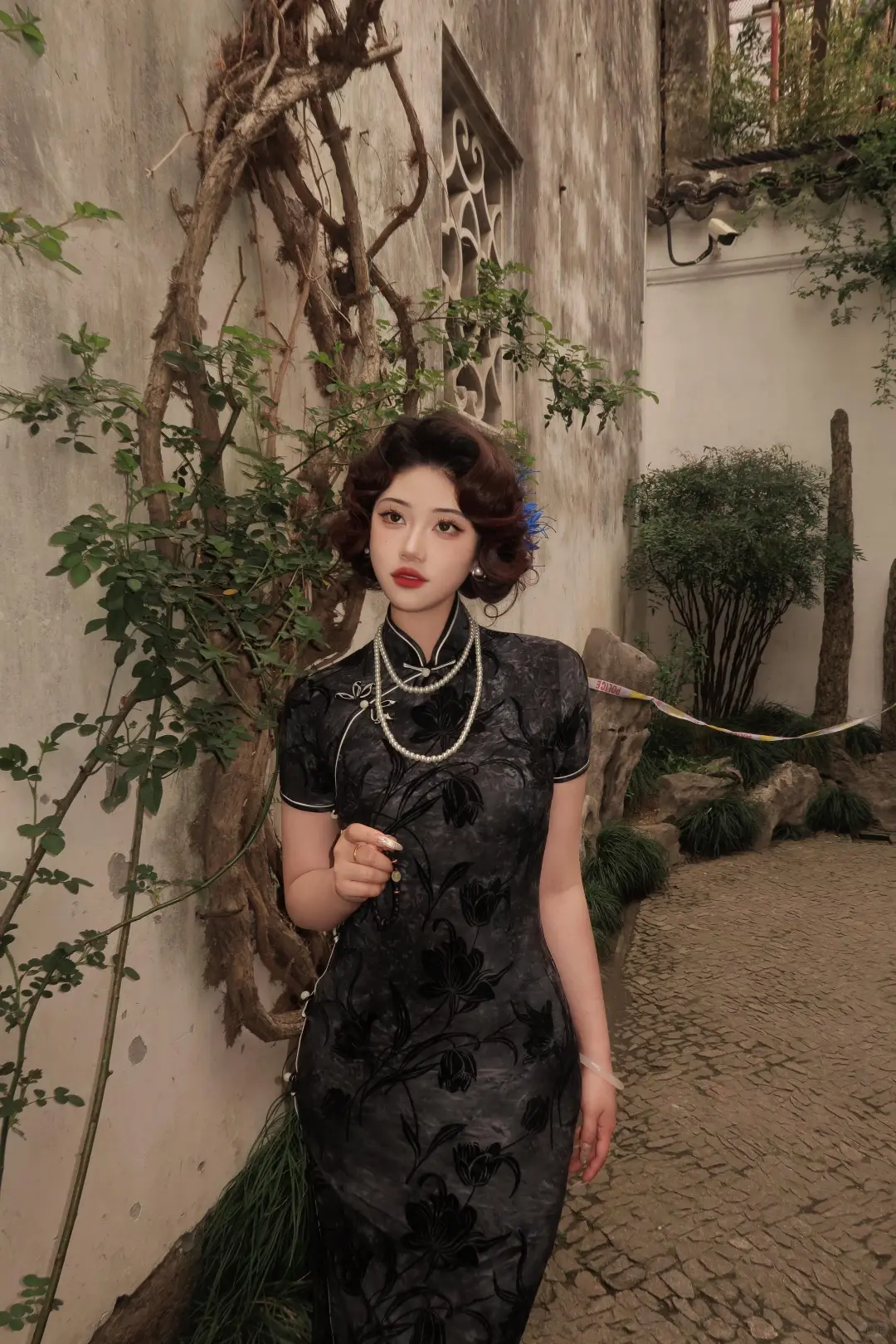 来苏州必须做的手推波，黑色旗袍别太有韵味